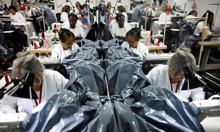 Venezuelan fashion workshop swaps  gowns for body bags after quakes
